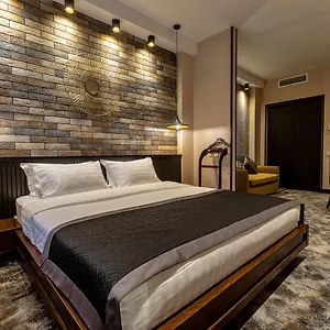 hotel-adamo.alltbilisihotels.com/
